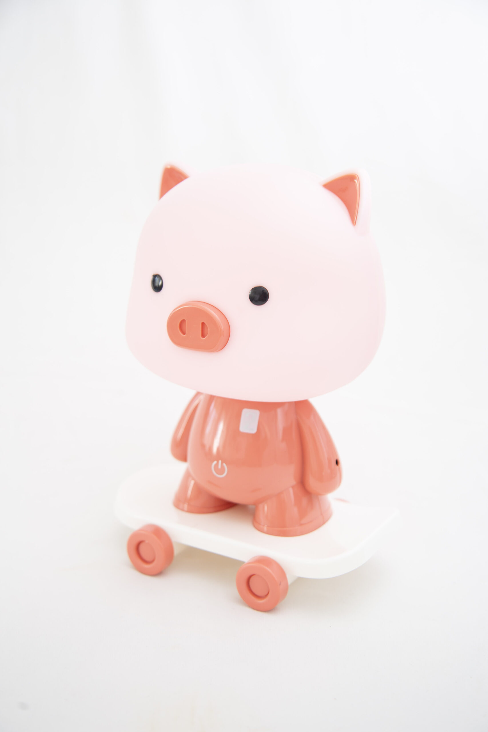 Velador Infantil Usb Cerdito Rosa En Patineta - Imagen 4