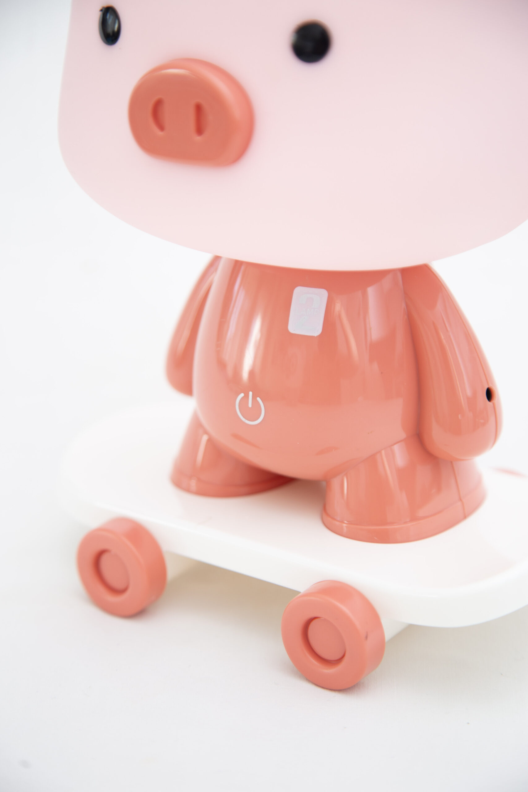 Velador Infantil Usb Cerdito Rosa En Patineta - Imagen 3